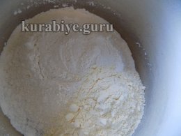 Куриный бульон с кукурузными клецками