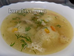 Куриный бульон с кукурузными клецками