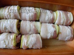 Острые рулетики из кабачка и куриного филе