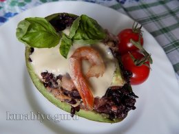 Салат с морепродуктами и диким рисом