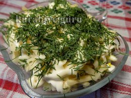 Салат с сельдью и зеленью