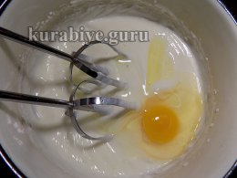 Йогуртовый пирог с малиновым кули 