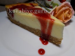 Йогуртовый пирог с малиновым кули 