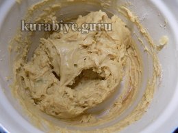 Кекс медовый с айвой