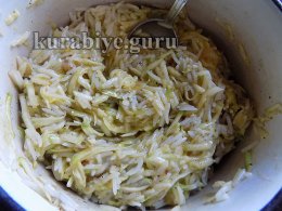 Запеканка из риса с кабачком и жареной скумбрией