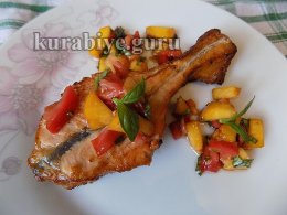 Лосось запечённый с персиковой сальсой 