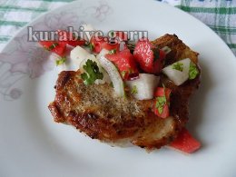 Свиная котлета с арбузно-дынной сальсой