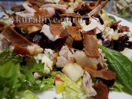 Салат с утиной грудкой и грушей и  медово-лимонной заправкой