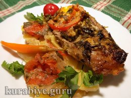 Баранина запечённая с картофелем и томатами в духовке