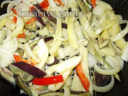 Жаркое из курицы с фасолью и баклажанами
