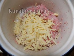 Добавляем тёртый чеддер