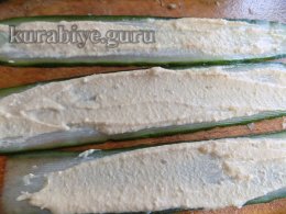 Закуска из огурцов с соусом из вяленых томатов