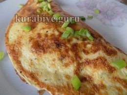 Омлет с красной рыбой, крим чизом и зелёным луком