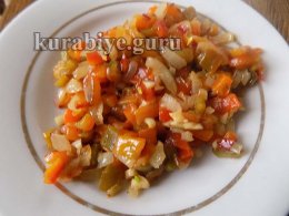 Жареная скумбрия с сальсой из сладкого перца 