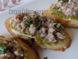Кростіні  з тунцем і песто 