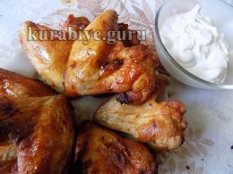 Лимонно-чесночные крылышки с горчичным соусом 