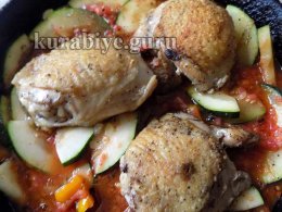 Курица с кабачками в итальянском стиле 