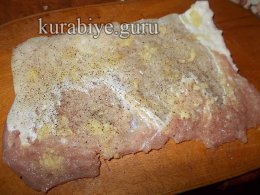 Мясной рулет из свинины с начинкой