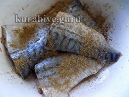 Скумбрия запечённая в сухарях