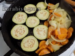 Сом  тушкований з овочами