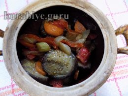 Сом  тушкований з овочами