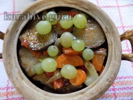 Сом  тушкований з овочами