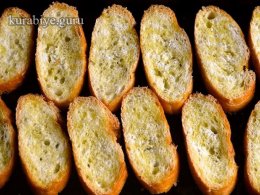 Овощные кростини с помидорами и грибами