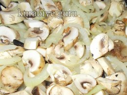 Жаркое в горшочках с курицей и грибами