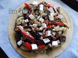 Пирог с карамелизированными баклажанами и перцем
