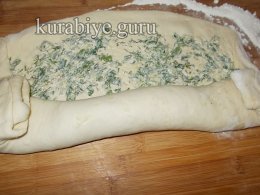 Батон с чесноком и зеленью в духовке