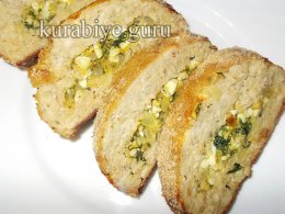 Рулет из рыбы с яйцом и луком