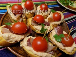 Канапе с фасолью и прошутто 