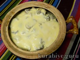 Говядина тушеная с грибами в горшочке 