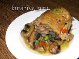 Острая курица тушеная с грибами и перцем