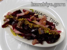 Закуска из свёклы с селёдкой и яблоком
