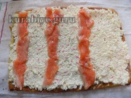 Кабачковий рулет з червоною рибою та крабовими паличками