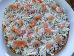 Кабачковий рулет з червоною рибою та крабовими паличками