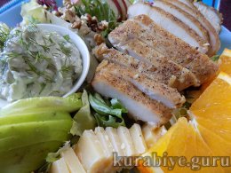 Салат с курицей и яблоками 