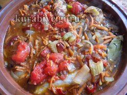 Хвосты тушеные в красном вине с овощами 