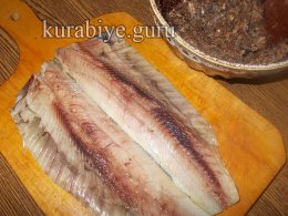Рольмопс из сельди с черносливом и орехами