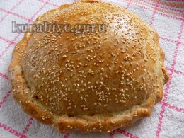 Пирог с карамелизированными баклажанами и перцем