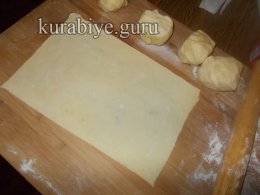 Закусочный торт из слоеного теста с корейской морковкой 