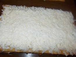 Закусочный торт из слоеного теста с корейской морковкой 