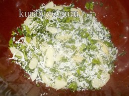 Запеченный лосось под сырно-ореховой шубкой