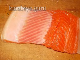 Запеченный лосось под сырно-ореховой шубкой