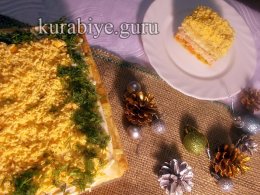 Закусочный торт из слоеного теста с корейской морковкой 