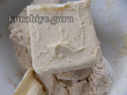 Сирний штолен (Quarkstollen) на дріжджах