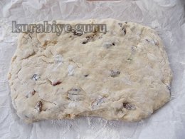 Сирний штолен (Quarkstollen) на дріжджах