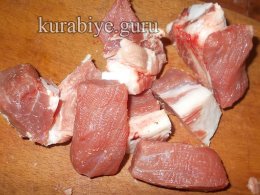 Говядина тушеная с луком