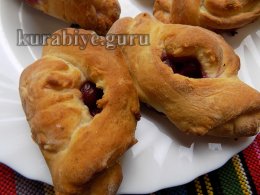Булочки з вишнями